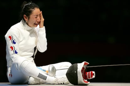 Uno de los casos más señalados de los Juegos ha sido el de la campeona de esgrima coreana  A Lam Shin. Fue injustamente eliminada de la competición por los jueces, que no tuvieron más remedio que disculparse con ella al día siguiente. Cuando se enteró de que estaba descalificada permaneció más de una hora llorando en la pista; y es que ver cómo todas tus ilusiones y el entrenamiento de años no sirven para nada por culpa de un error arbitral puede resultar mucho más que frustrante.