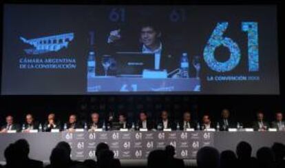 El ministro argentino de economía, Axel Kicillof (c). EFE/Archivo