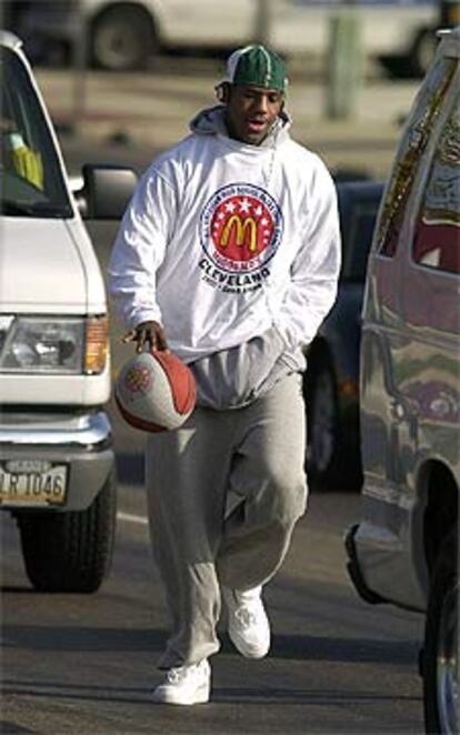 El baloncestista prodigio, camino del instituto.