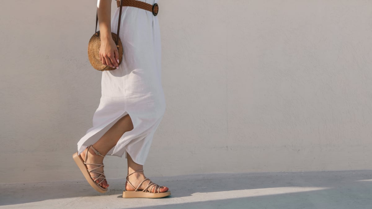 Estas sandalias cómodas de mujer alivian la fascitis plantar y son un éxito en Amazon