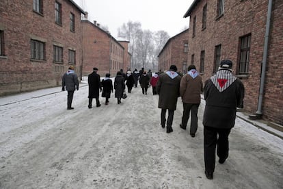 Día Internacional de Conmemoración del Holocausto para recordar a los que murieron durante el genocidio nazi. Supervivientes llegan Auschwitz para celebrar una ceremonia homenaje a las víctimas.
