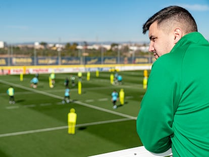 El delegado del Villarreal CF Xisco Nadal en las instalaciones del club castellonense.