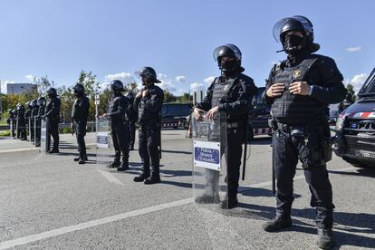 Los Mossos custodiaban el martes la entrada al peaje de Girona Oeste para evitar el acceso de los manifestantes.
