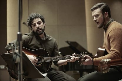 Oscar Isaac (izquierda) y Justin Timberlake en un fotograma de 'A propósito de Llewyn Davis'.