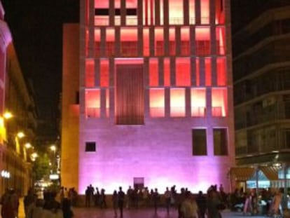 Anexo del Ayuntamiento de Murcia, proyectado por Rafael Moneo, en la plaza Cardenal Belluga.