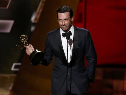 Jon Hamm se lleva su primer Emmy a mejor actor principal por 'Mad Men', tras años como eterno nominado. Don Draper puede descansar tranquilo.