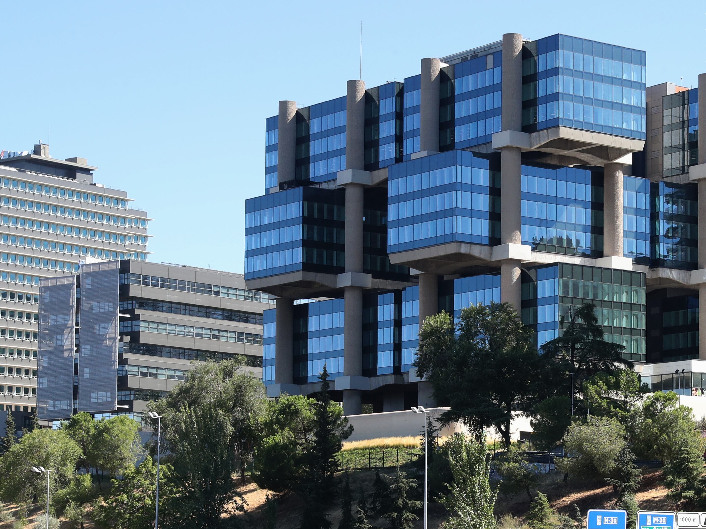 El icónico edificio de Los Cubos en Madrid, a la venta