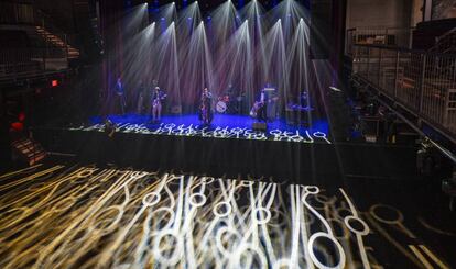La banda St. Paul and The Broken Bones en un concierto por streaming en el Brooklyn Bowl Nashville el 28 de agosto en Nashville, Tennessee.