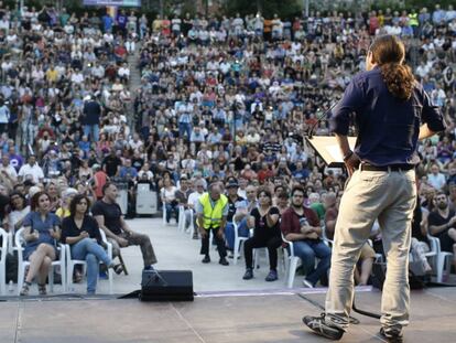 El líder de Podemos, Pablo Iglesias, en un mitin en Barcelona en 2015.