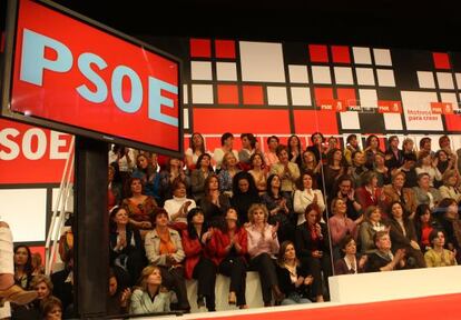 Acto del PSOE con mujeres en la campaña electoral de 2008 en Sevilla.