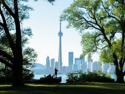 La torre de comunicaciones CN (Torre Nacional de Canadá), símbolo de Toronto, una de las estructuras más altas del mundo con sus 553,33 metros.