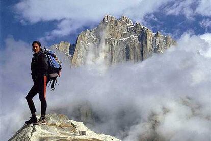 El año en qquie cornó tres 'ochomiles', Edurne Pasaban ascendía en una difícil escalada el Lhotse, de 8.516 metros de altura.