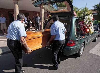 Hoy se ha celebrado en Salamanca el funeral por Isaac Domínguez, el joven de 21 años nacido en esta localidad y residente en Barcelona que murió en el avión siniestrado.