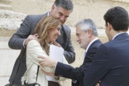 Jos&eacute; Antonio Viera, Susana D&iacute;az y Jos&eacute; Antonio Gri&ntilde;&aacute;n, el pasado octubre en el Parlamento.