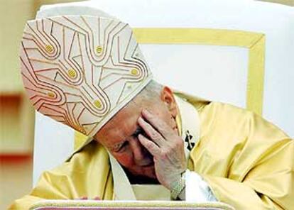 El papa Juan Pablo II, durante una misa al aire libre en Plovdiv, al sur de Bulgaria.