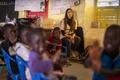 Cristina Mora ha venido para trabajar de voluntaria durante tres semanas al proyecto de Ha Ha Tay en Gandiol (Senegal). Tiene 42 años y trabaja de telefonista en Madrid.