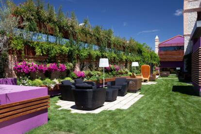 Terraza del hotel Pesquera, en Peñafiel (Valladolid)