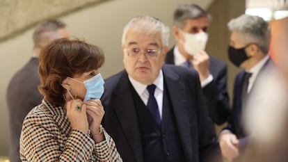 La vicepresidenta primera del Gobierno, Carmen Calvo; y el presidente del Tribunal Constitucional, Juan José González Rivas, a su llegada a la presentación del libro 'Los derechos constitucionales. Un paseo por El Prado' en la Sede del Tribunal Constitucional, Madrid, (España), a 14 de octubre de 2020. La obra presentada se origina gracias a la colaboración entre el Tribunal Constitucional y el Museo del Prado con la intención de "ser una dinamo de reflexión, de pensamiento, de conexión con el momento actual" según el presidente del Real Patronato del Museo del Prado, Javier Solana de Madariaga.
14 OCTUBRE 2020
Eduardo Parra / Europa Press
14/10/2020