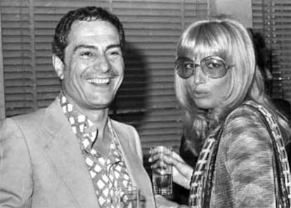 Manfredi, junto a la actriz italiana Monica Vitti, en junio de 1976.