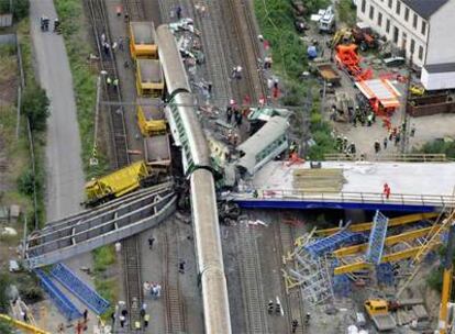 Vista aérea del accidente de tren ocurrido en Studenka, a 360 kilómetros al este de Praga.