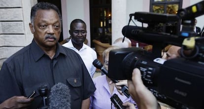 Jessie Jackson responde a los medios en La Habana.