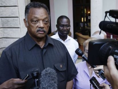 Jessie Jackson responde a los medios en La Habana.