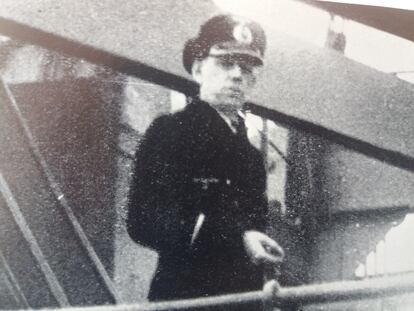 El Oberleutnant zur See Bernhard Berndt, segundo al mando del U-570-