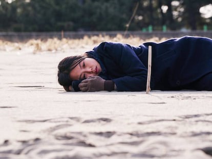 Kim Min-hee, en 'En la playa sola de noche'.
