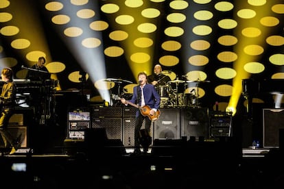Paul McCartney en su concierto en Seattle. 