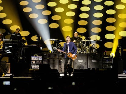 Paul McCartney en su concierto en Seattle. 