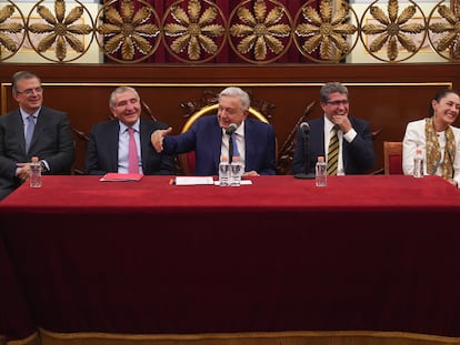 López Obrador junto a los aspirantes presidenciales: Marcelo Ebrard, Adán Augusto López, Ricardo Monreal y Claudia Sheinbaum.
