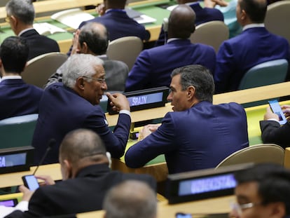 El primer ministro portugués, António Costa, junto al presidente del Gobierno, Pedro Sánchez, este martes en Nueva York.