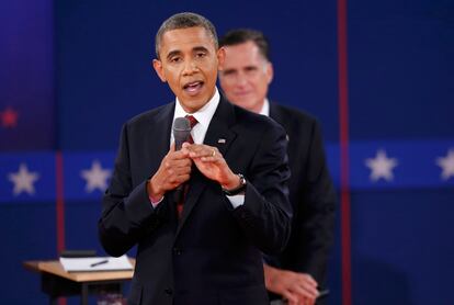 Obama responde a una de las preguntas planteadas en el segundo debate.