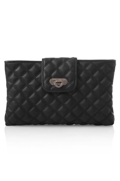 Cartera acolchada negra de French Connection (68 euros aprox).