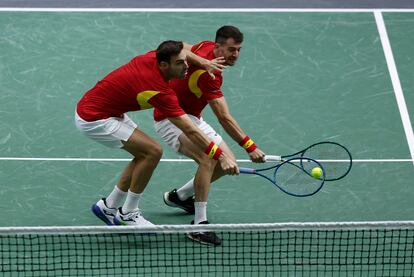 Granollers y Martínez, durante el partido de dobles contra Ebden y Purcell en La Fonteta.