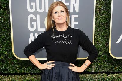 «La pobreza es sexista», el mensaje del jersey de Lingua Franca que lució Connie Britton en los Globos de Oro.