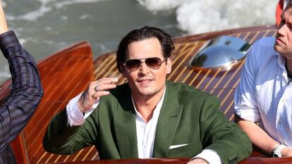 Johnny Depp arriba a l'embarcador de l'illa de Lido, aquest matí.