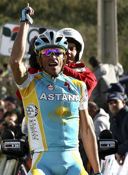 El ciclista español celebra su primera victoria en la Vuelta al Algarve