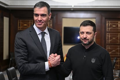 Pedro Snchez, junto al presidente ucranio Volodmir Zelenski en Kiev.