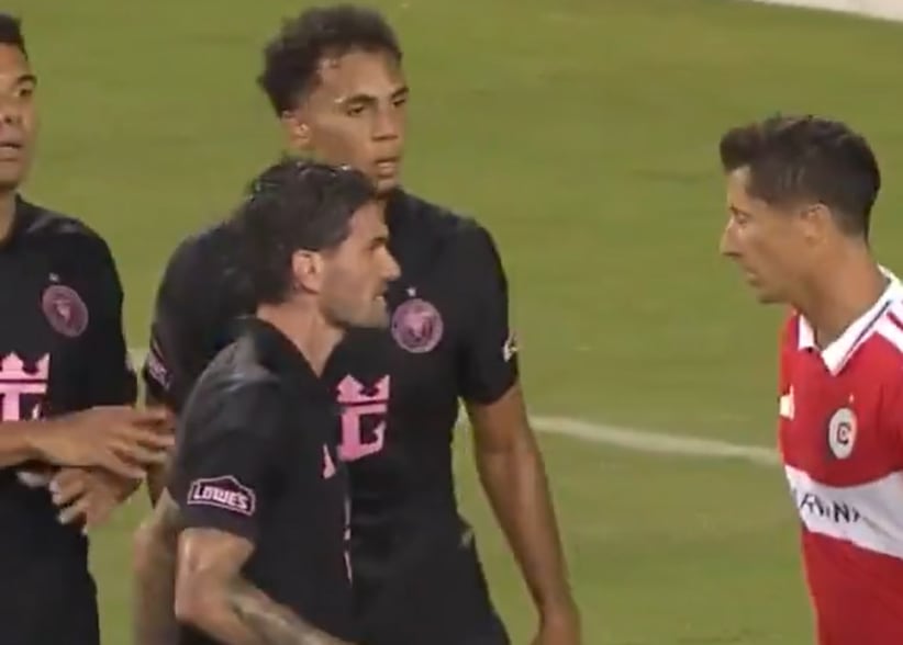 De Paul y Lewandoski en el partido en Chicago.