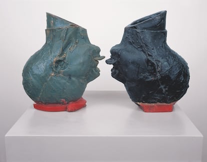 'Julie, Head, Upside Down, Tongue to Tongue' (1990), de Bruce Nauman. Colección Bergé, Madrid. VEGAP, 2021