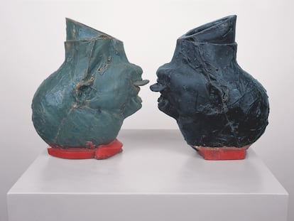 'Julie, Head, Upside Down, Tongue to Tongue' (1990), de Bruce Nauman. Colección Bergé, Madrid. VEGAP, 2021