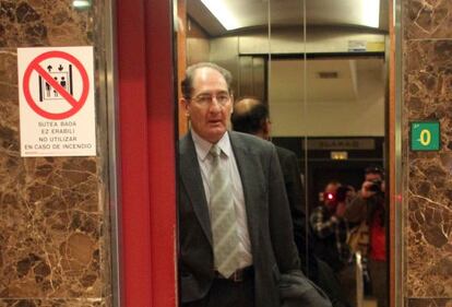 Brian Currin, a su llegada al hotel en una de sus visitas a Bilbao.