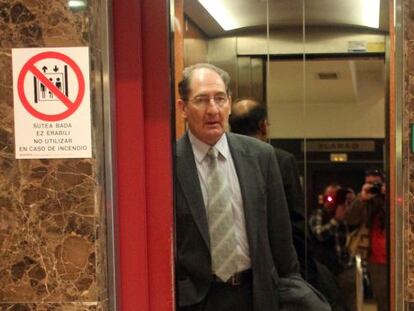 Brian Currin, a su llegada al hotel en una de sus visitas a Bilbao.