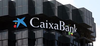 Fachada de la sede de CaixaBank en Barcelona