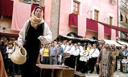 Una parte de la feria de Cocentaina se convierte estos días en un mercadillo medieval.