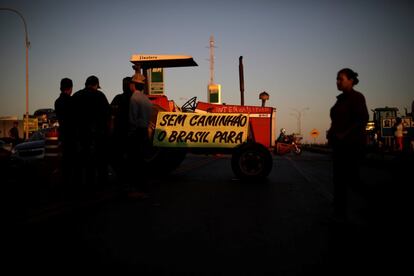 Fazendeiros aderem ao protesto dos caminhoneiros em Cristalina (Goiás). 