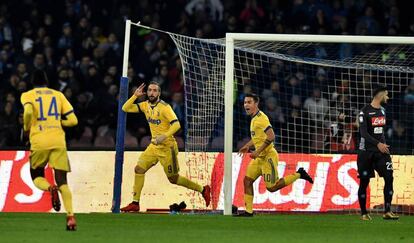 Higuaín celebra su gol al Nápoles.