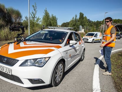 Pruebas para adaptar la autopista AP-7 a los coches autónomos.