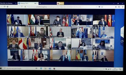 Pantalla partida de la reunión por videoconferencia de Pedro Sánchez con todos los presidentes autonómicos el pasado 10 de mayo.